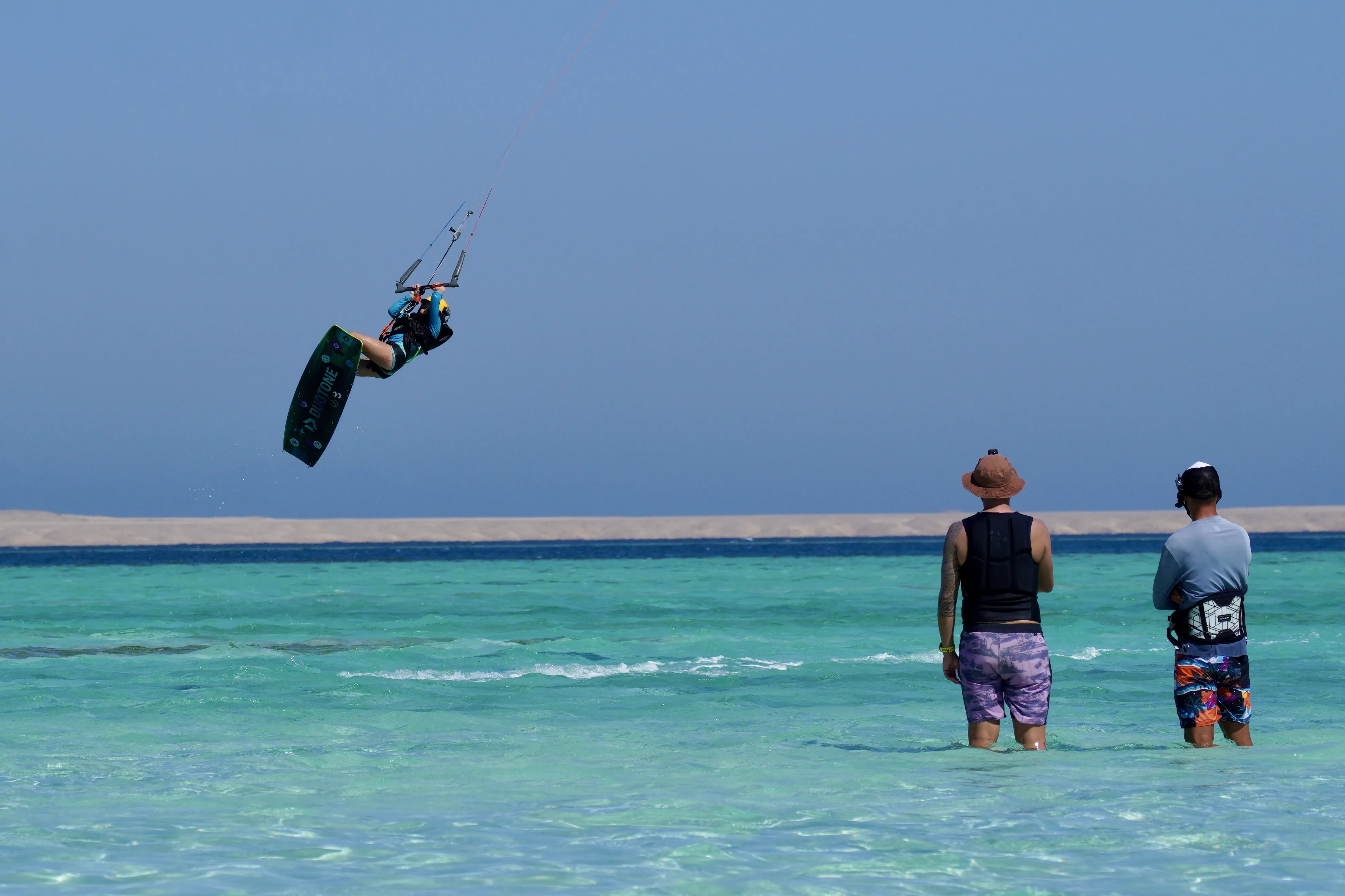Sprzęt do kitesurfingu na plaży